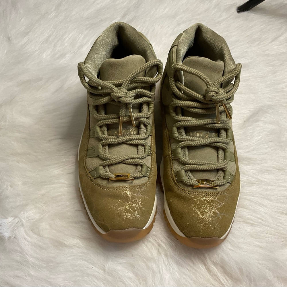 kids jordan retro 11. gold